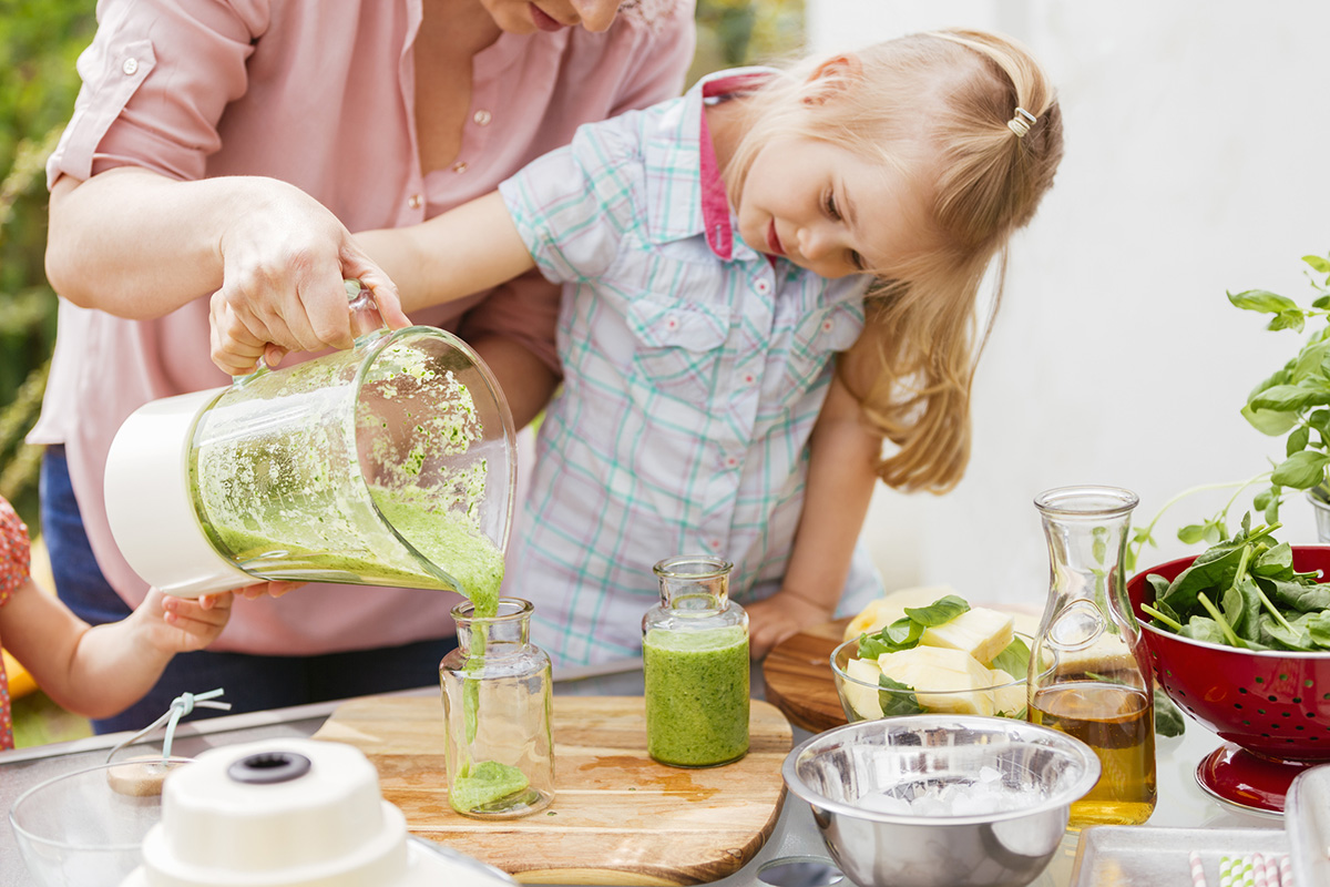 ¡Descubre dos originales recetas que combinan uno de los refrescos estrella del verano con los vegetales más saludables!