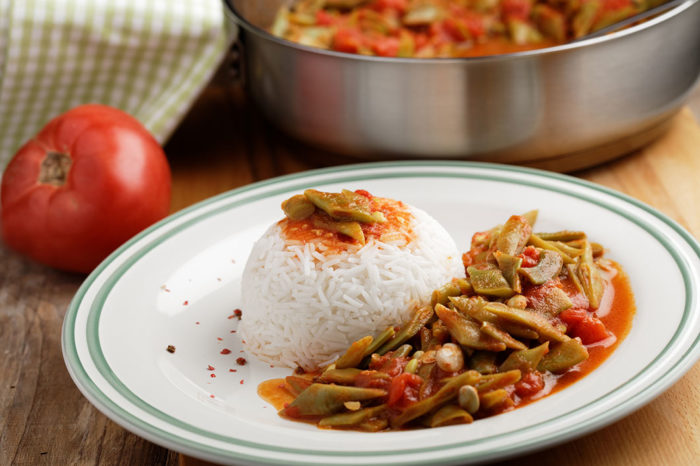 ¡Prueba las judías verdes con tomate y jamón!